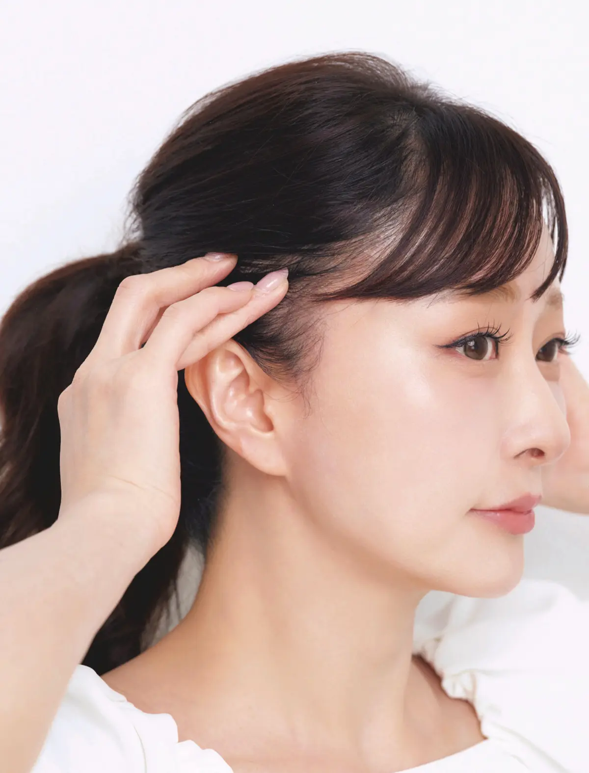 頭筋や耳まわりを ほぐしてスタンバイ　頭皮