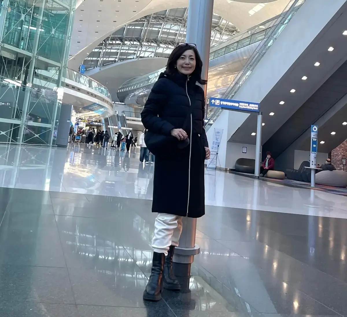 エクラ華組  宮原江里子さん ユニクロ　暖パン　旅コーデ ヘルノ ウールダウンコート