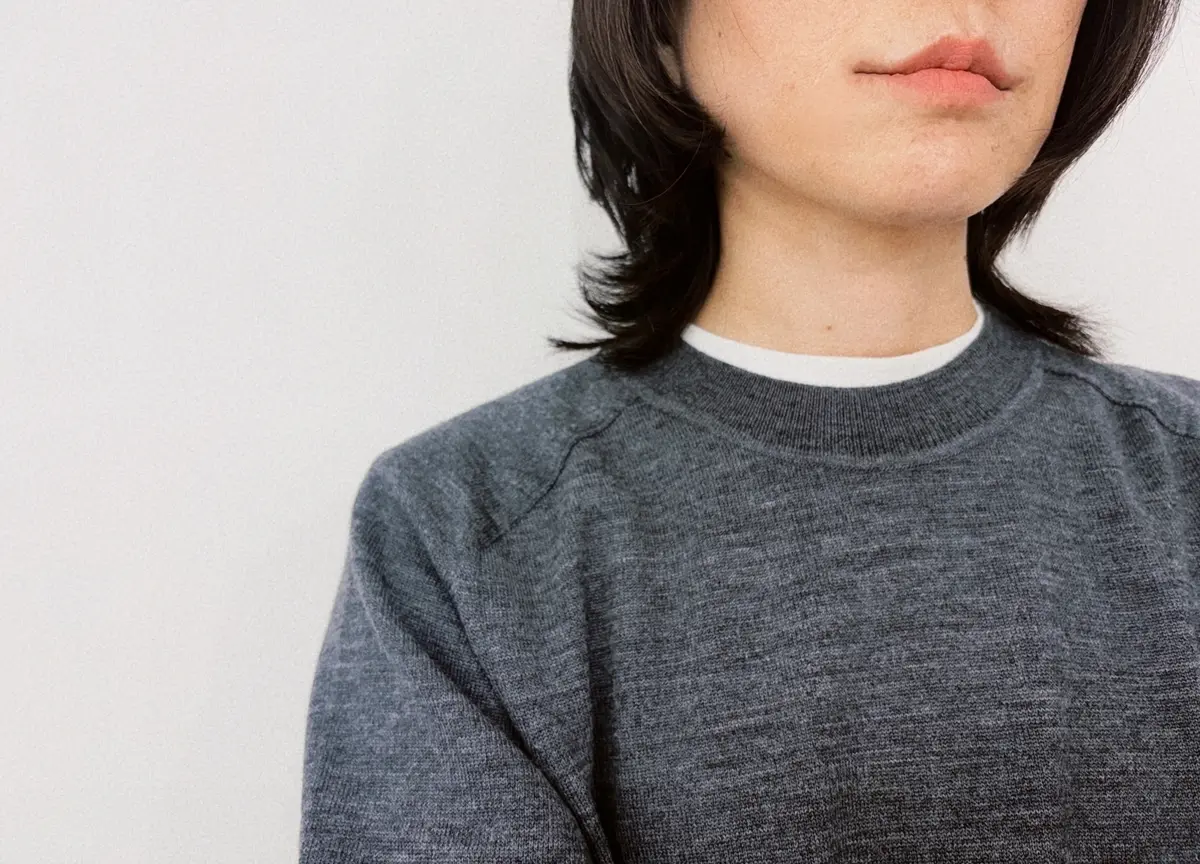 UMEDAのグレーニット 着画 エクラ編集部員の偏愛名品図鑑