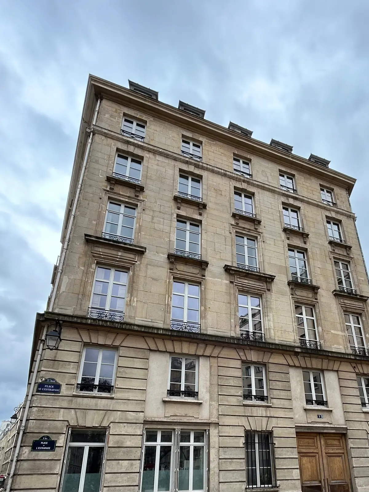 Emily in Paris　　netflix  エミリーパリへ行く　ロケ地　