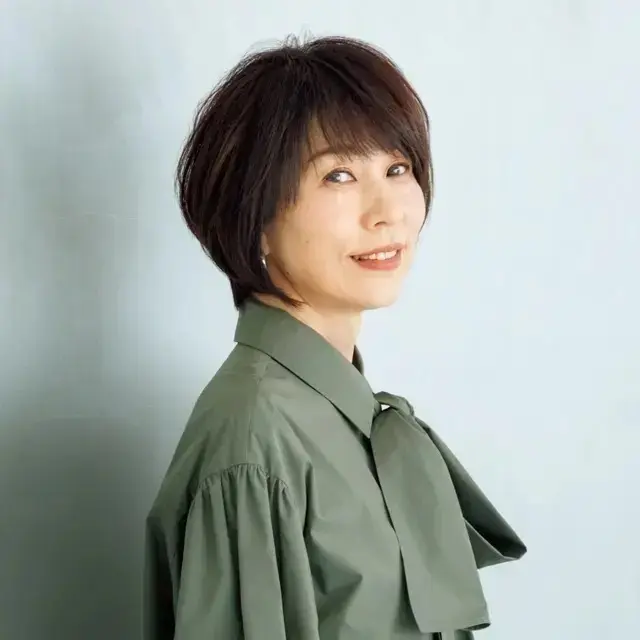 50代　ショートヘア　小顔