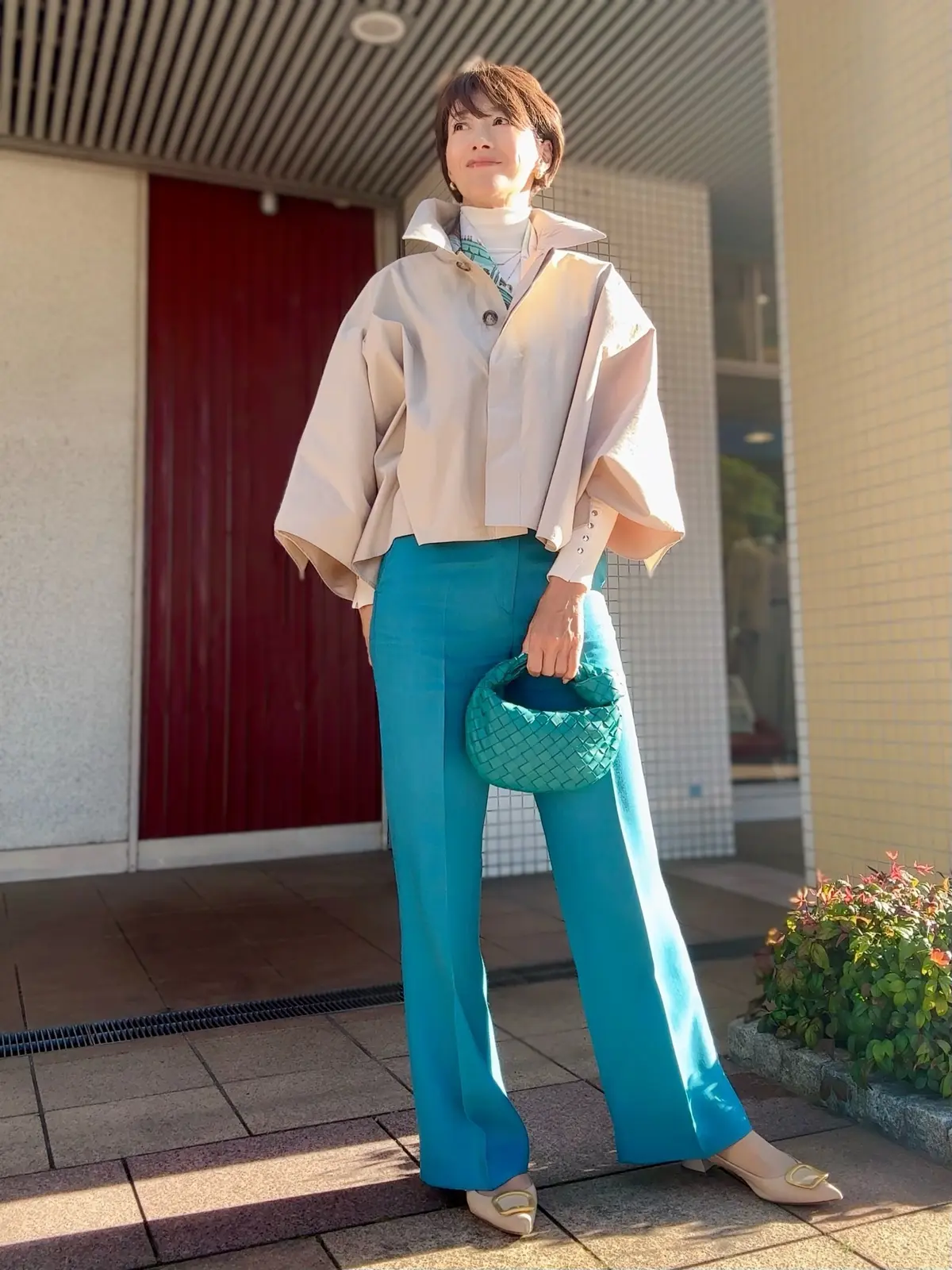 50代　トレンチコーデ　ショートトレンチ　エクラ 華組　山崎明子さん