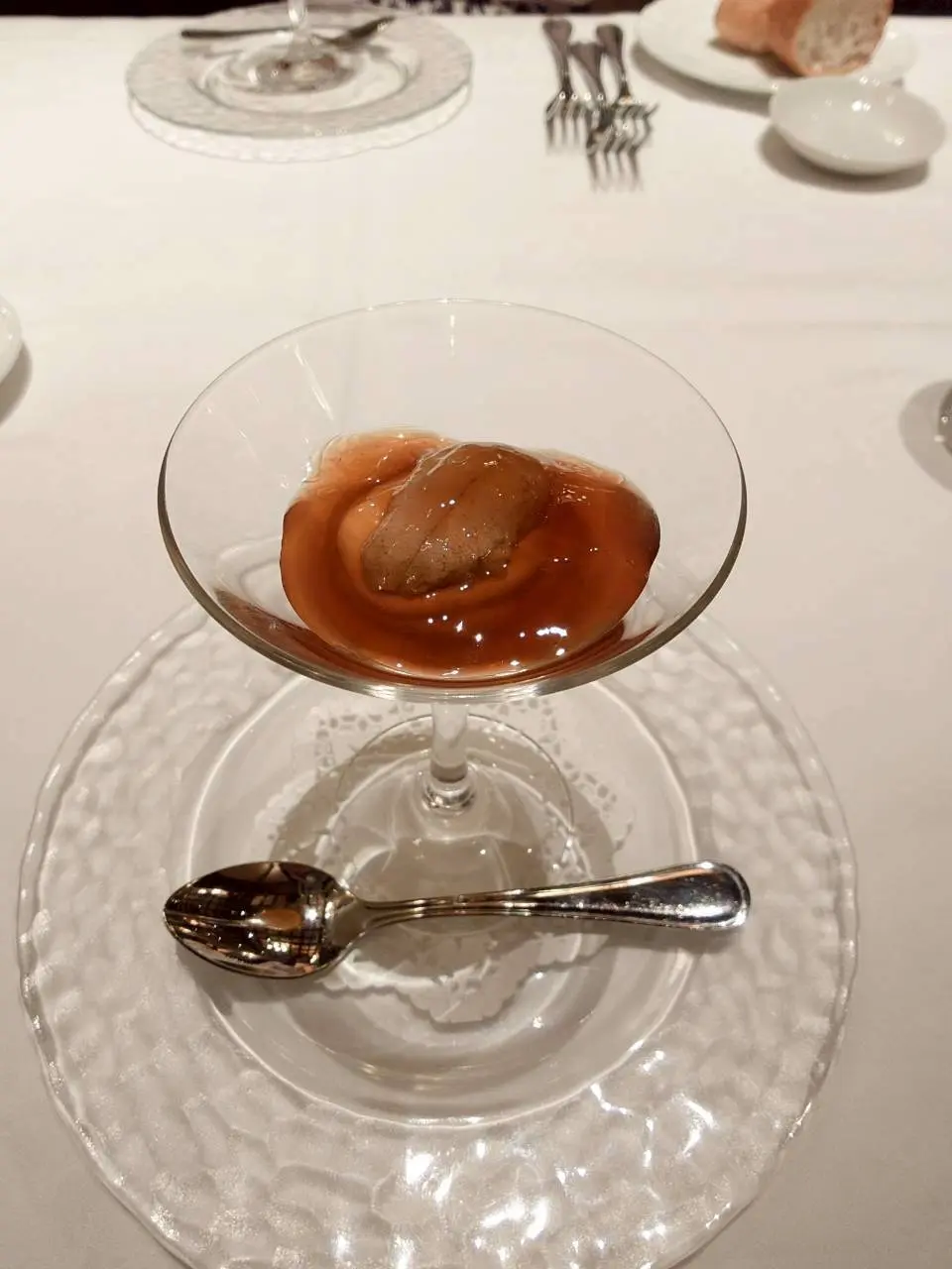 甘劇人参のムース　生ウニとコンソメゼリー