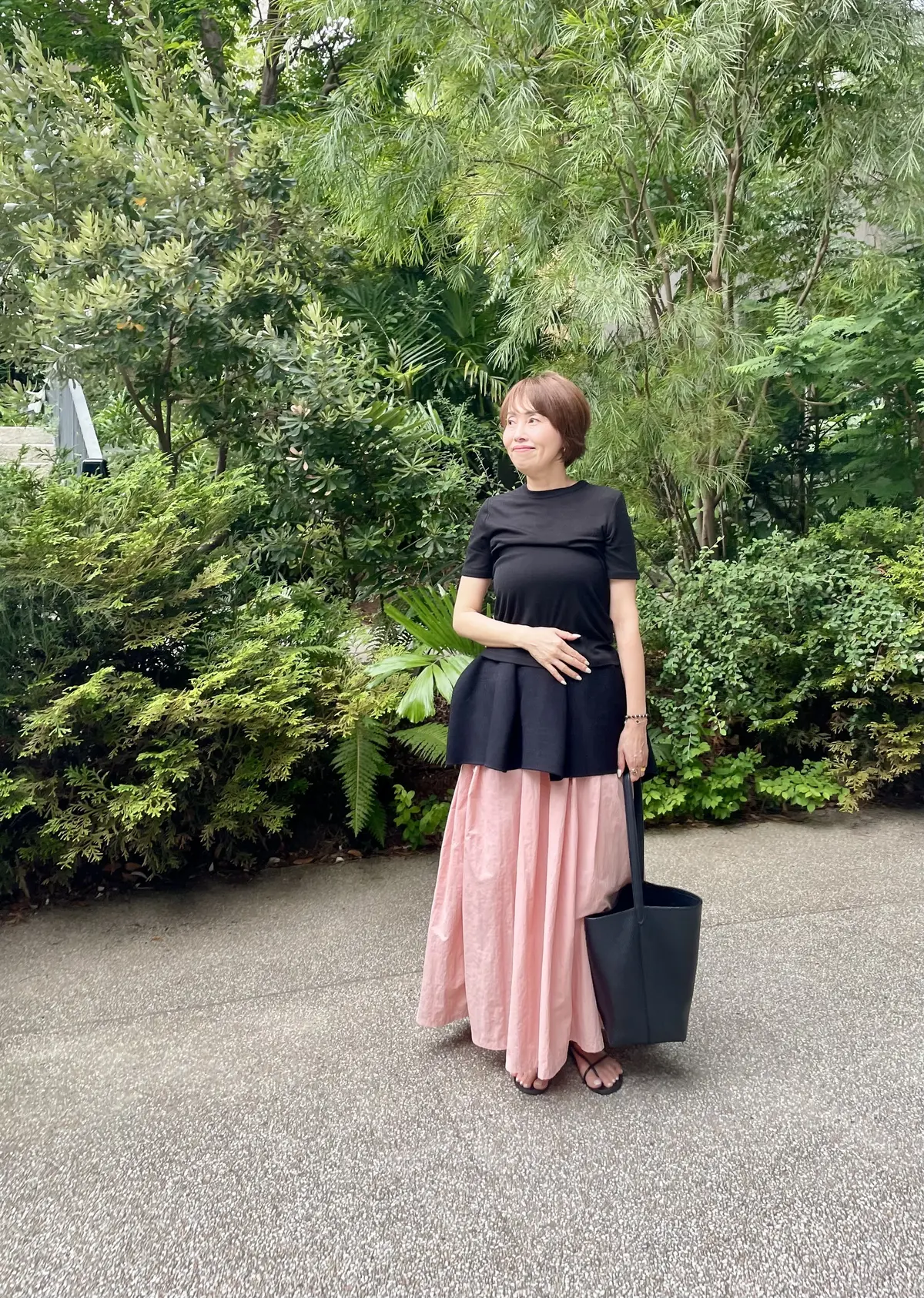 50代からのGU活用術｜ブラック×ピンクの画像_2