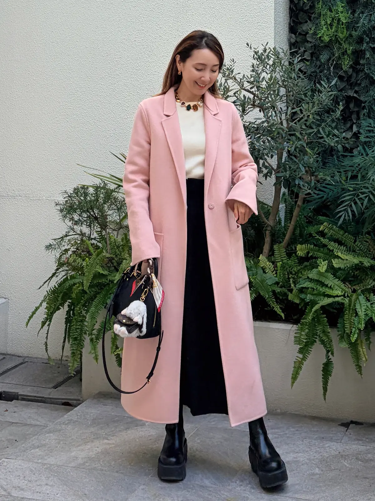 コート/vicolo ニット•スカート/JENNE ブーツ/valentino バッグ/Louis Vuitton