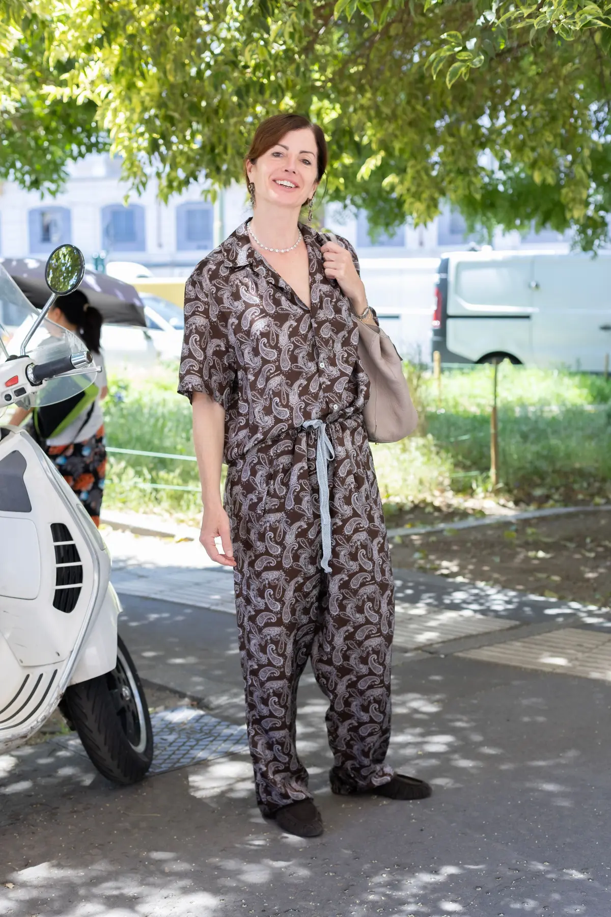 柄物　ウミット ベナムのメンズのつなぎ　夏コーデ　2026夏 パリ・ミラノおしゃれマダムSNAP