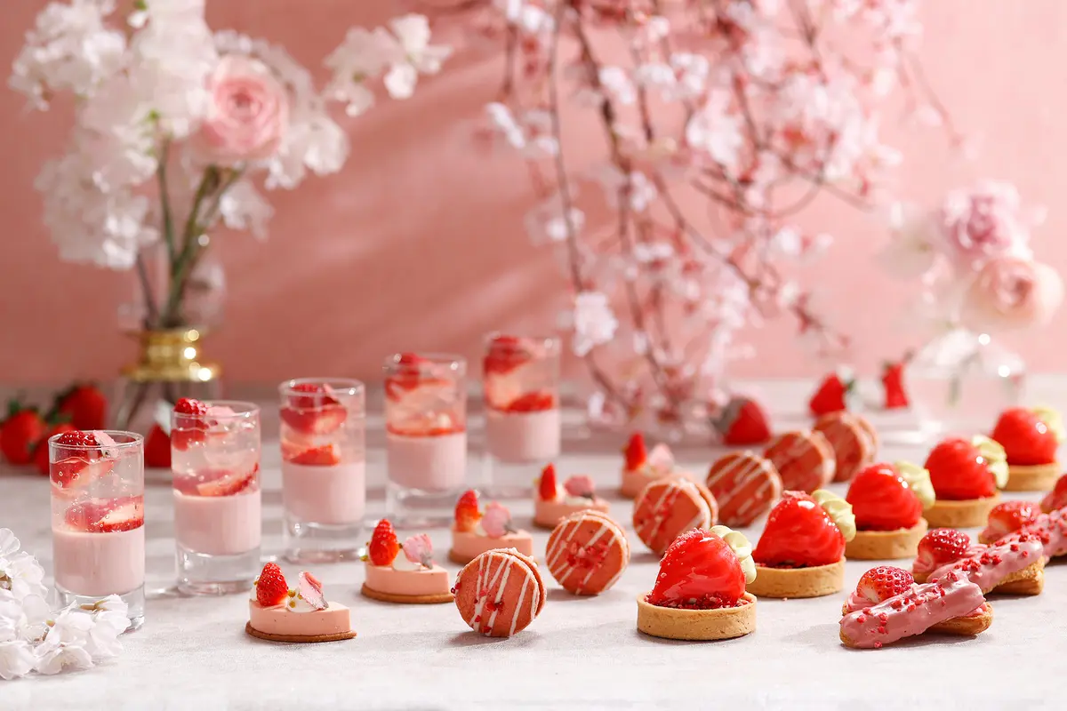 インターコンチネンタル 東京ベイ「ニューヨークラウンジ」アフタヌーンティー プティ・ガトー5種