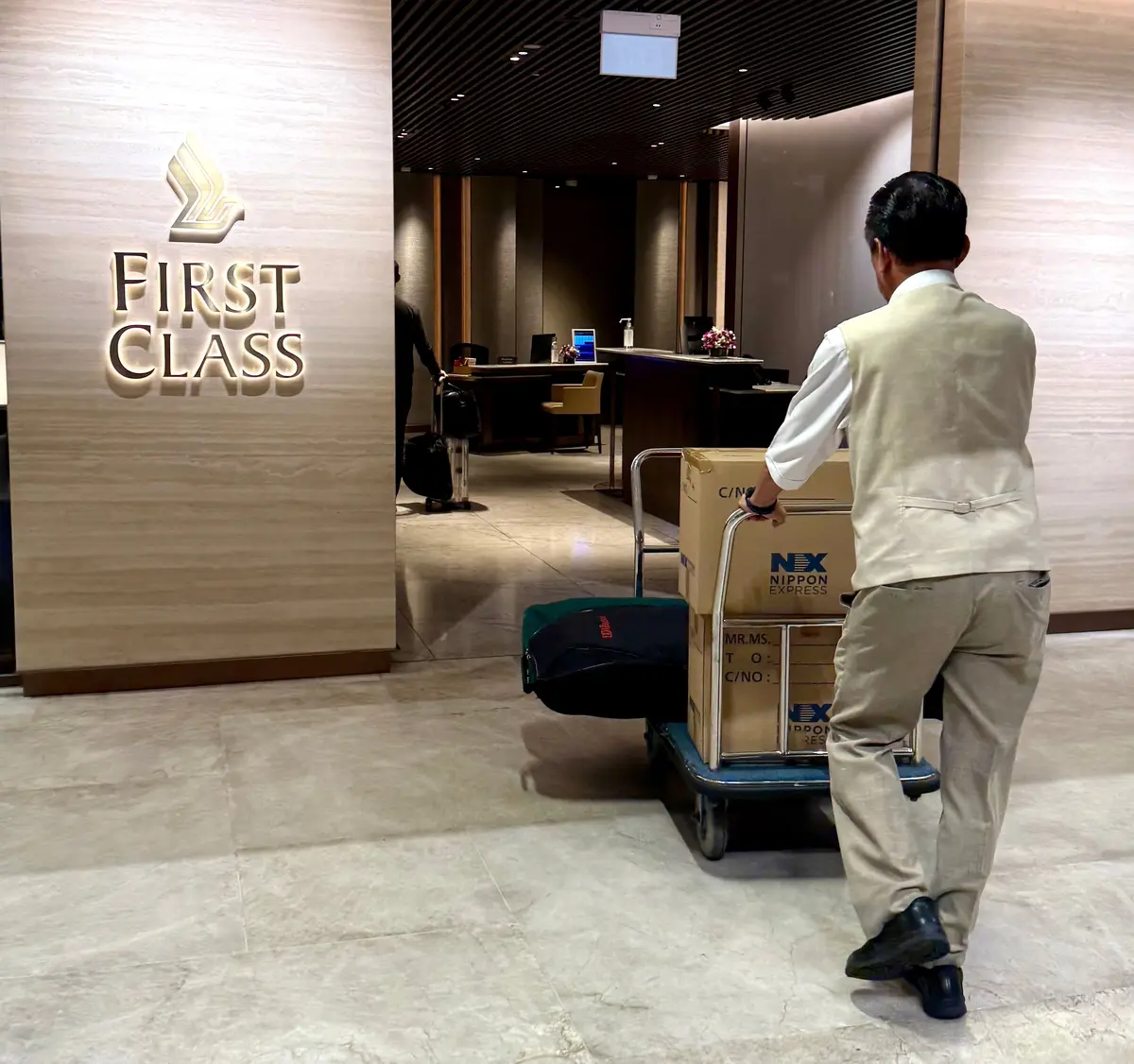 シンガポール航空　sqファーストクラスポーターサービス