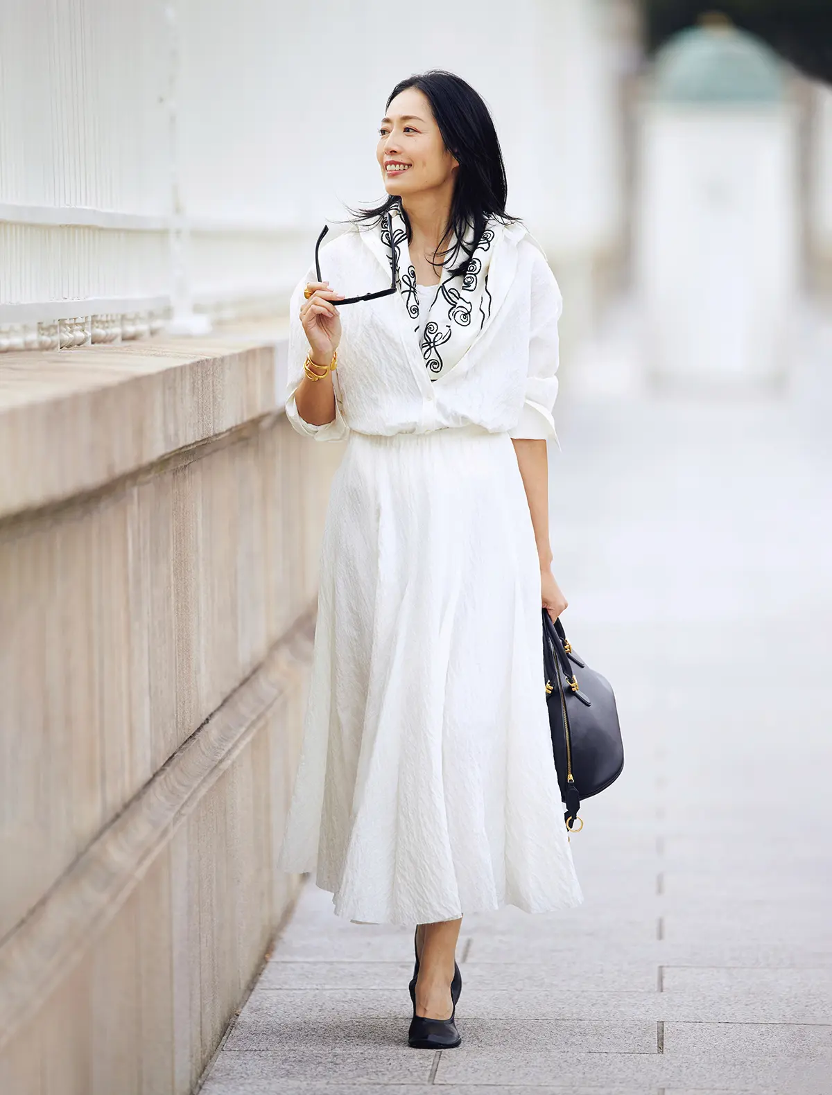 デイトリップは心地よく。 リラックス感とエレガンスを兼ね備えた シャツ＆スカートをまとって