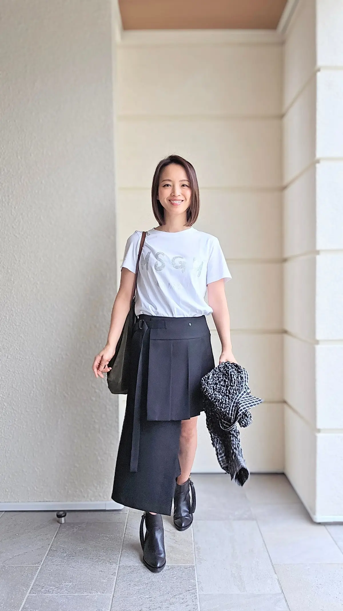 エクラ 華組　大岩三智子さん　50代　Tシャツコーデ