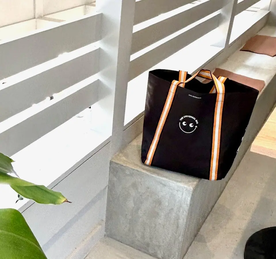 アニヤ・ハインドマーチのビッグトートをおの画像_3