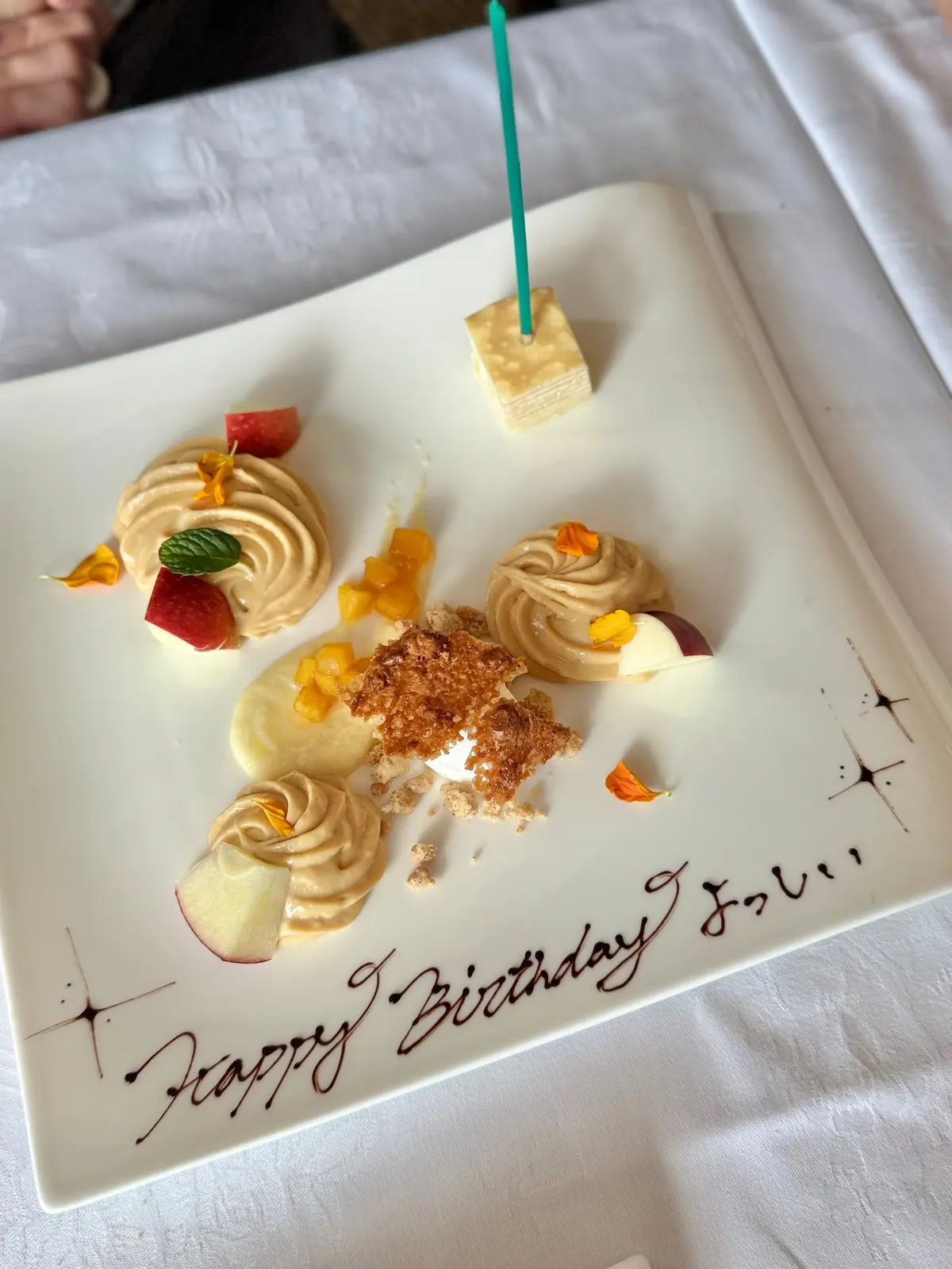 大阪　梅田　アルモーニアンブラッセ大阪　大阪ランチ　梅田ランチ　ホテルランチ　リヨン　フレンチレストラン　　ランチ　バースデー　お誕生日　女子会　バースデーランチ　バースデープレート