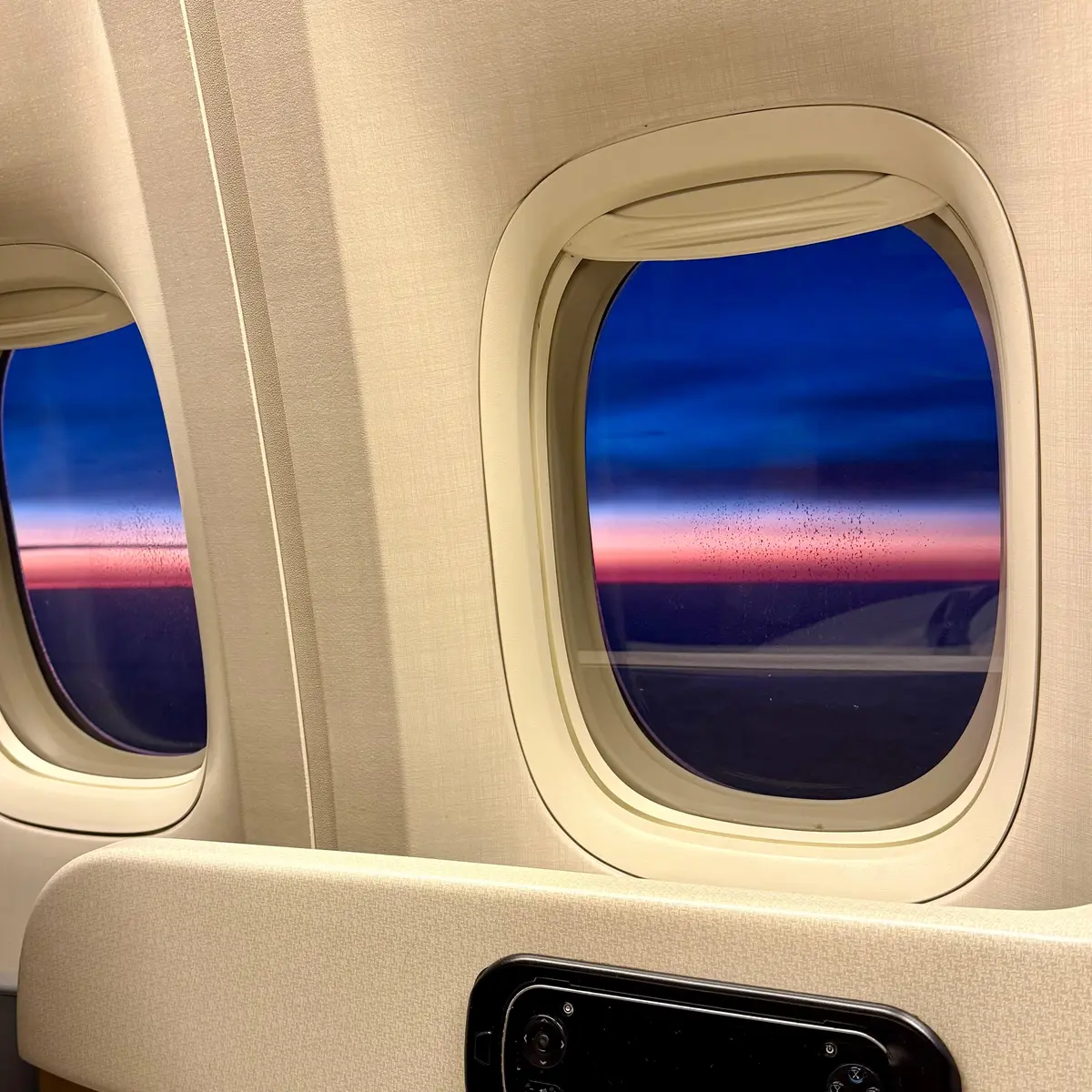 機内からの朝焼け