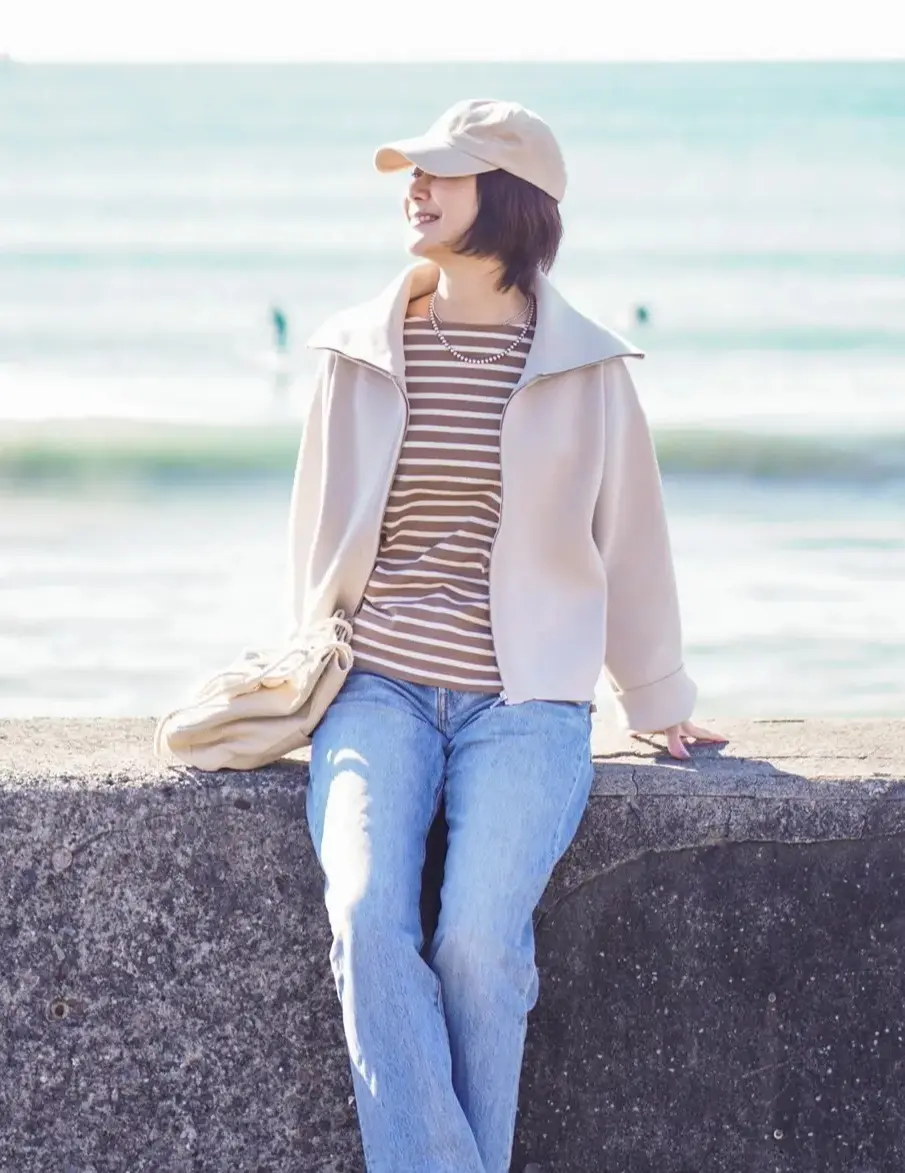 ブラウンボーダーカットソー デニムパンツ キャップ 大人カジュアル