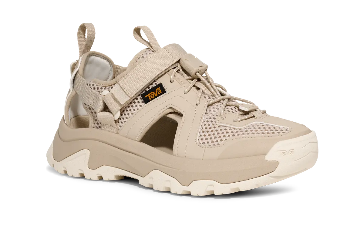 ベージュのメッシュ素材サンダルスニーカー TEVA HURRICANE XLT3 CT