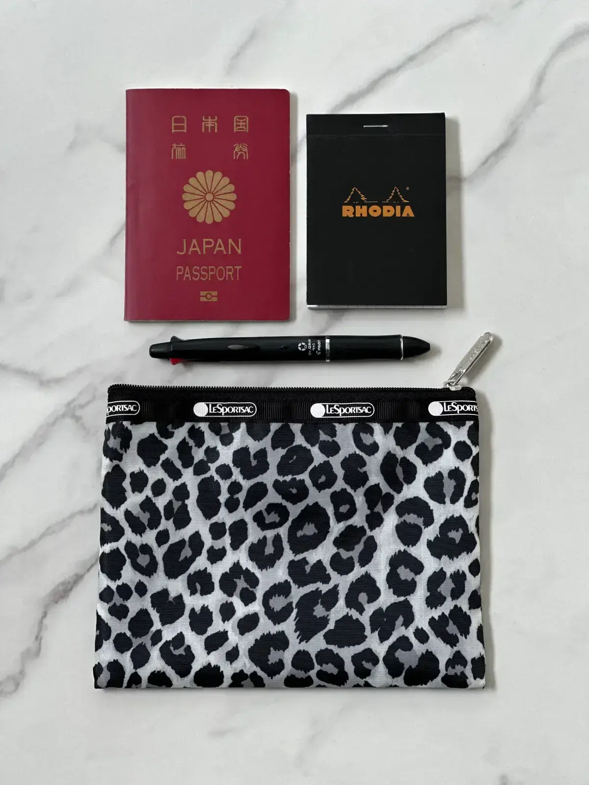 レスポートサック×エクラコラボポーチ 大 旅のお供のパスポートも、筆記用具もたくさん入る エクラ華組　梁瀬さんレビュー