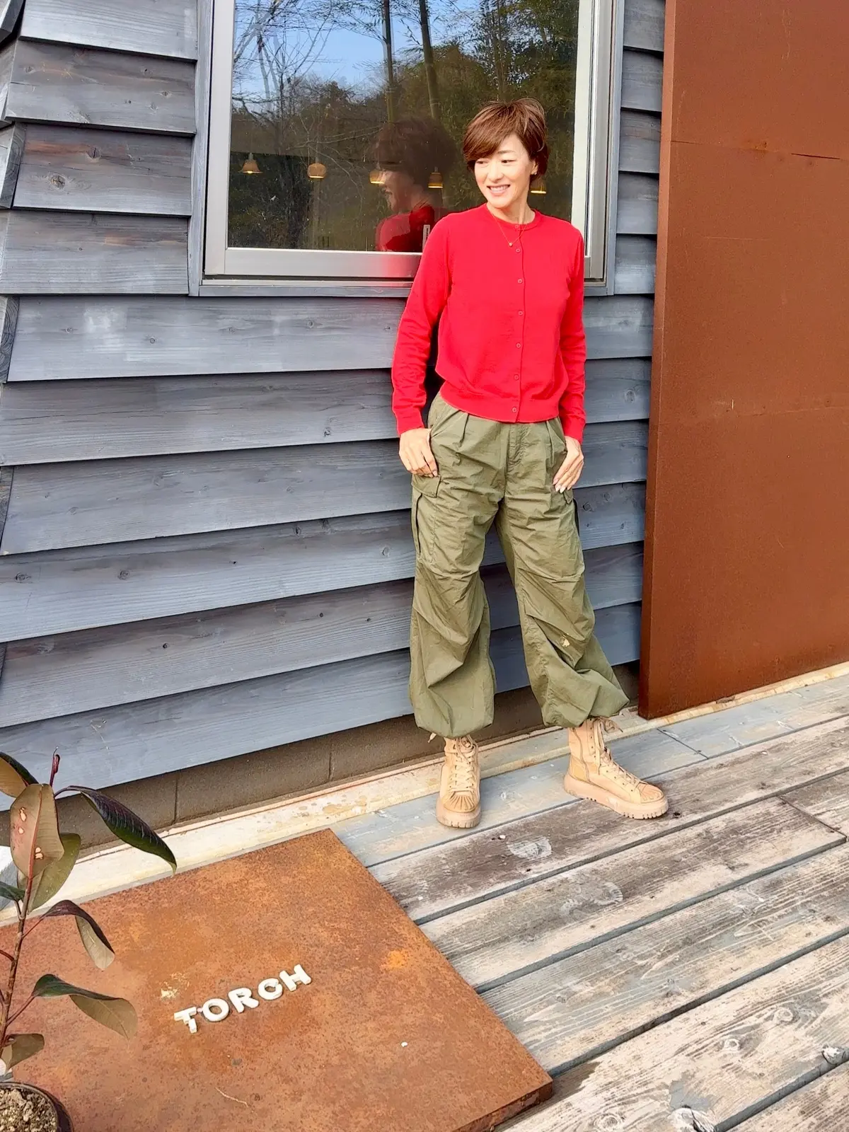 ユニクロの赤カーディガンでアクティブに！の画像_12