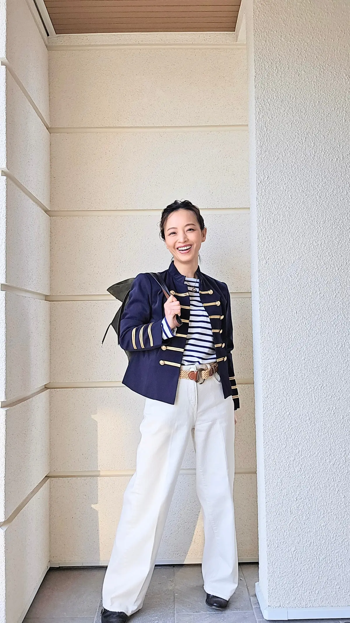 ストライプTシャツ一枚で楽しむ！大人の「の画像_6