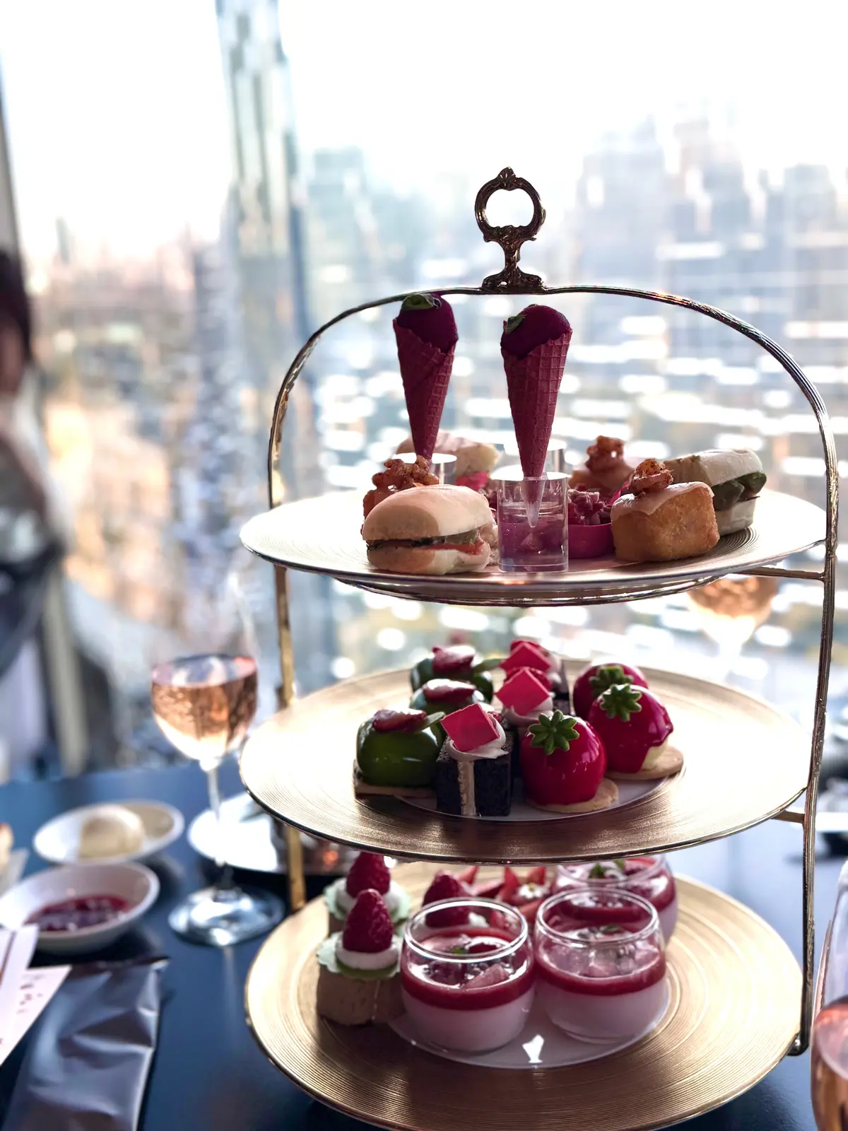 ザ・ペニンシュラ東京最上階PETERストロベリーアフタヌーンティー