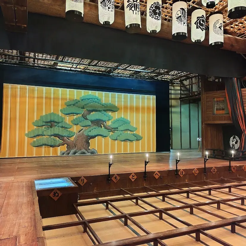 金丸座の愛称で親しまれている、旧金毘羅大芝居