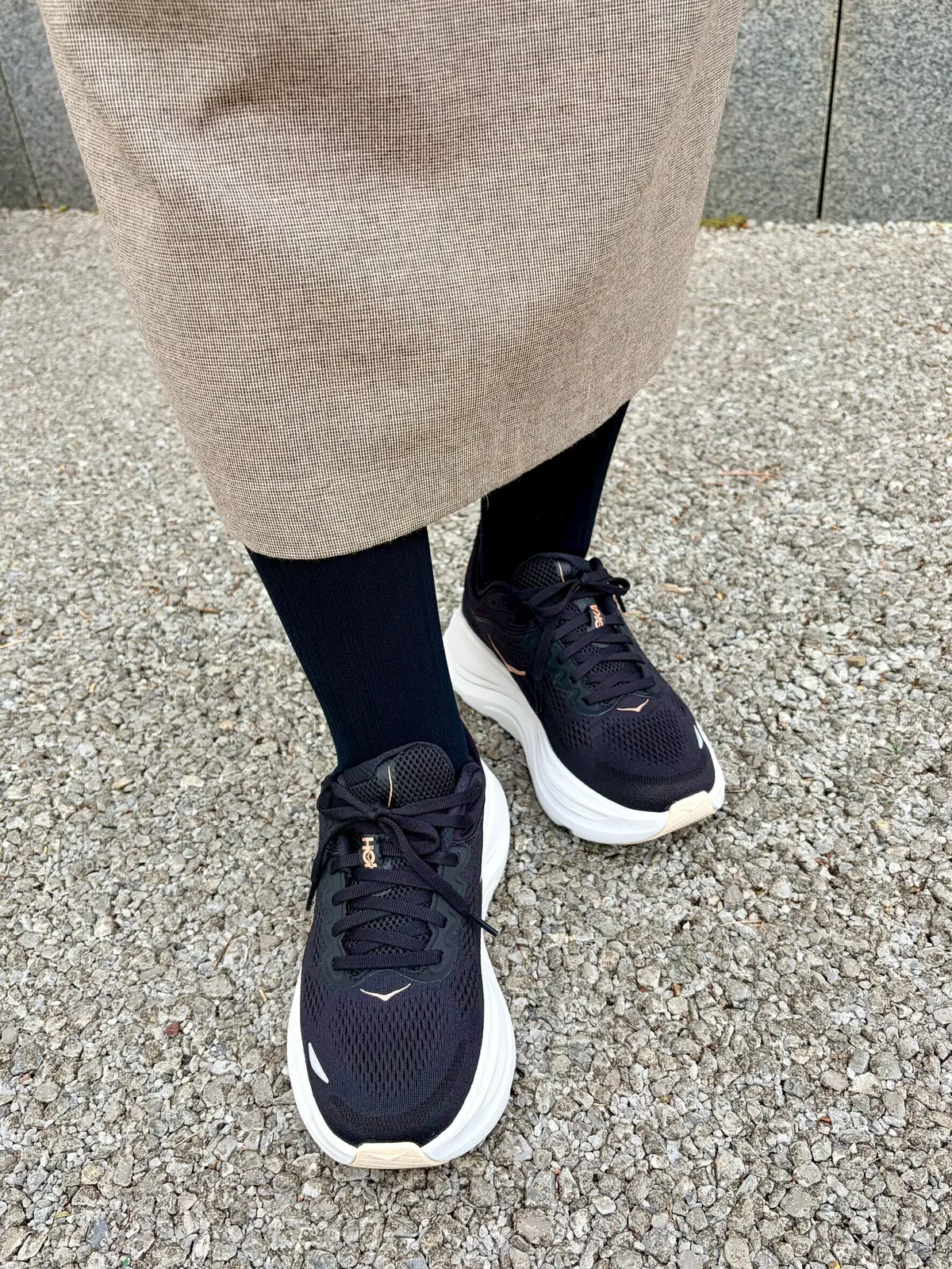 HOKAのボンダイ9