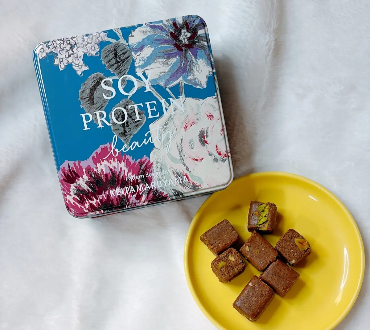 更年期　たんぱく質不足　ハリウッド化粧品 ソイプロビューティ キューブスナック ソイプロテイン　デーツ アーモンド