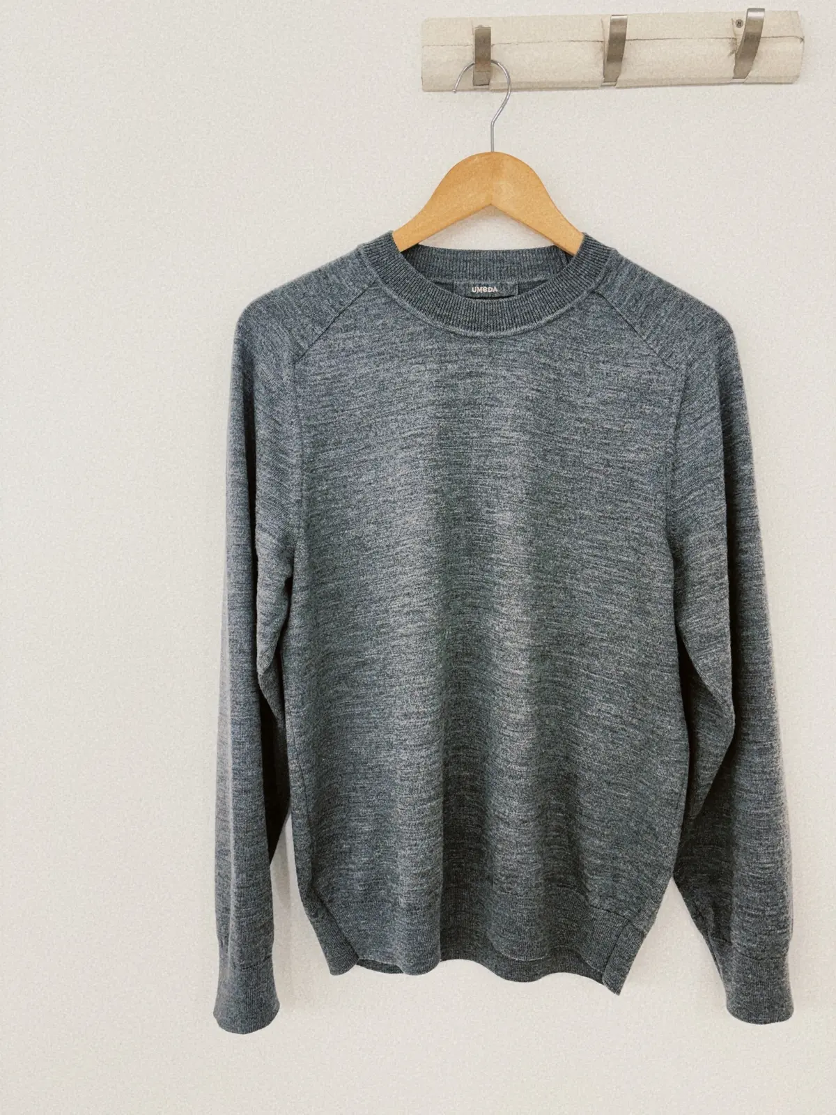 UMEDAのグレーニット　エクラ編集部員の偏愛名品図鑑