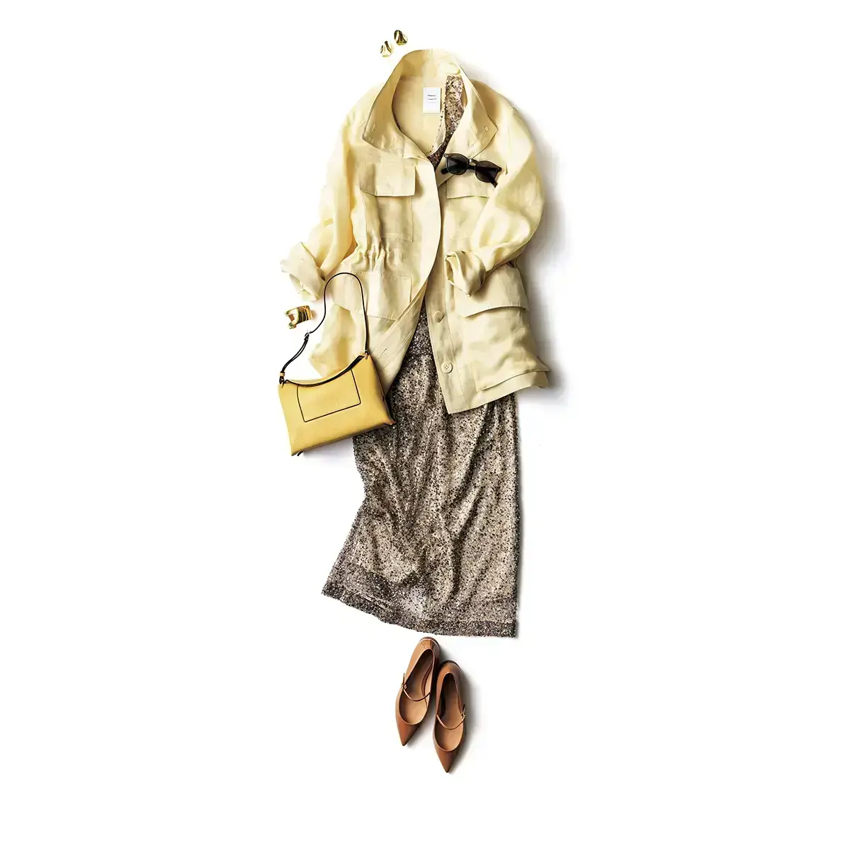 ゴージャスな陽気を誘う配色は、サファリジャケットで力を抜いて