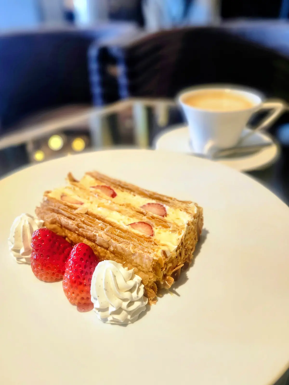 苺のミルフィーユ、GINZA SIX、銀座シックス、苺スイーツ、ラウンジ、マキシム・ド・パリ、老舗、銀座、40代ファッション、春ファッション、THE GRAND 47