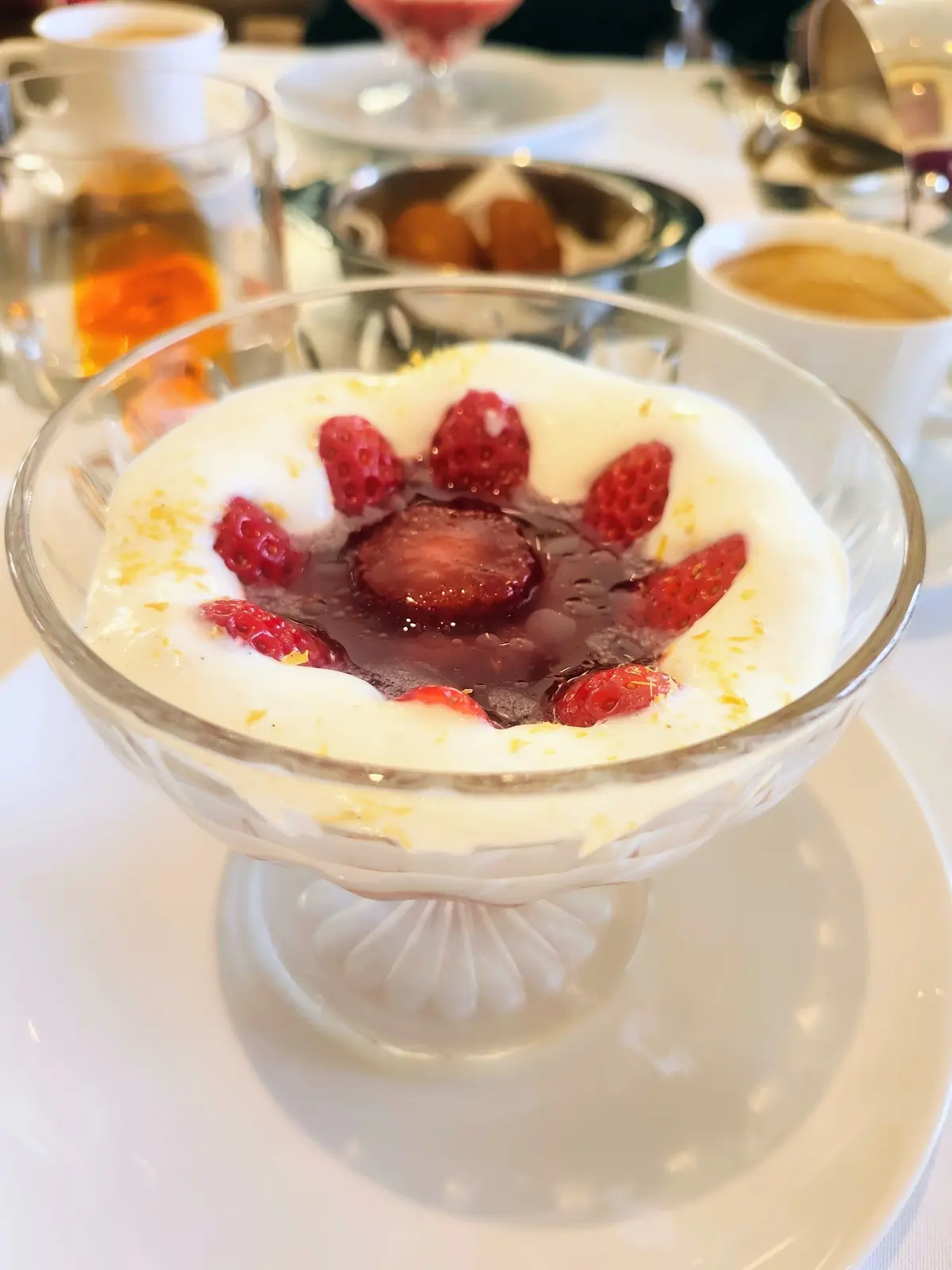 ブノワ、BENOIT 、アラン・デュカス、ビストロ、表参道ランチ、結婚記念日、夫婦時間、苺のクープ、苺スイーツ、パテドカンパーニュ、アルハンブラリング、40代ファッション、季節限定