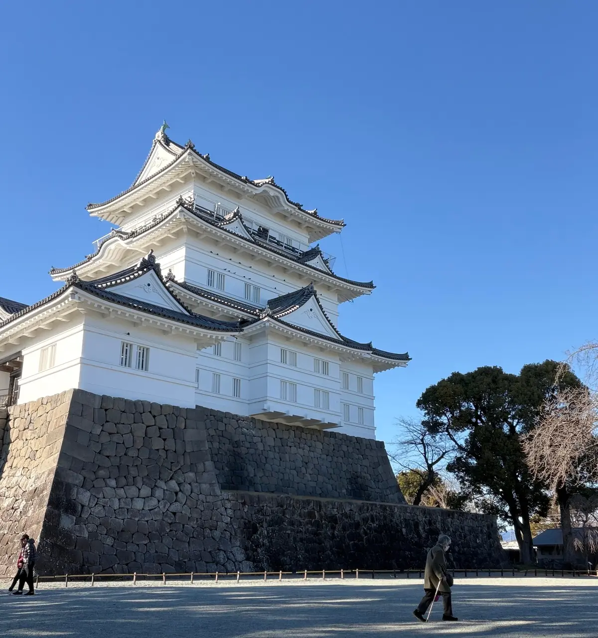 冬旅　日帰り温泉　おさんぽ　おでかけ　日帰り旅行　足湯　小田原　小田原城ミナカ小田原　展望足湯庭園　鈴廣　小田原みやげ　小田原ロール　湘南プリン　鯵の唐揚げ　小田原城最中