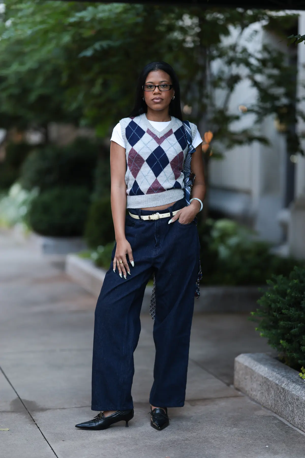 海外ファッショSNAP 白Tシャツ　ベスト　デニム　コーデ