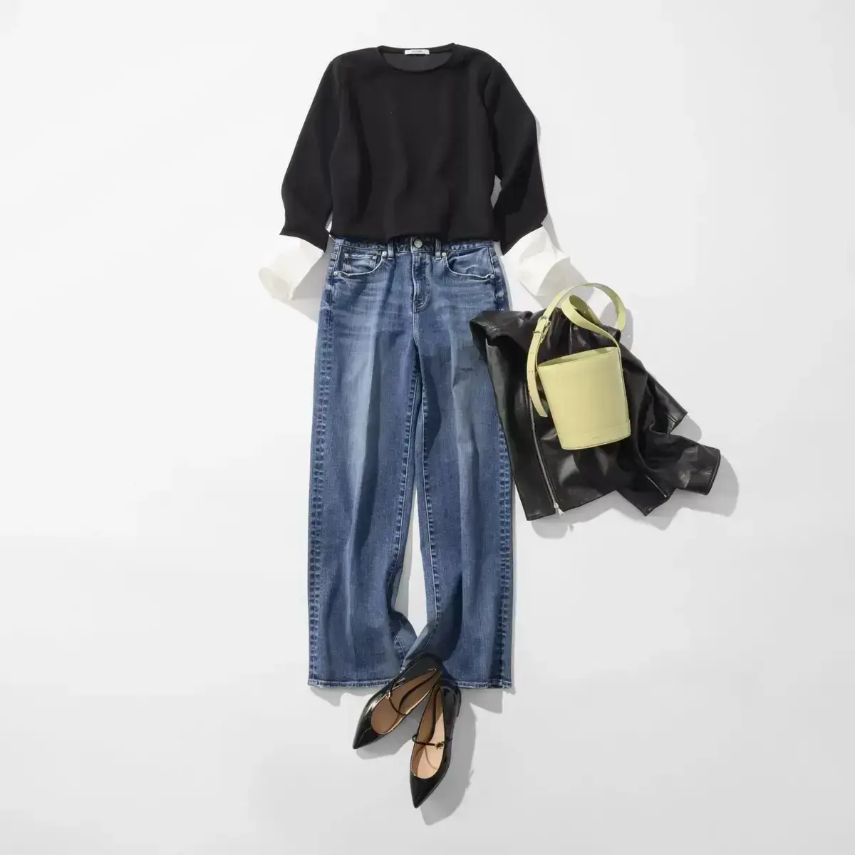 長いカフスが小粋なカットソーでこなれ感あるきれいめデニムコーデ