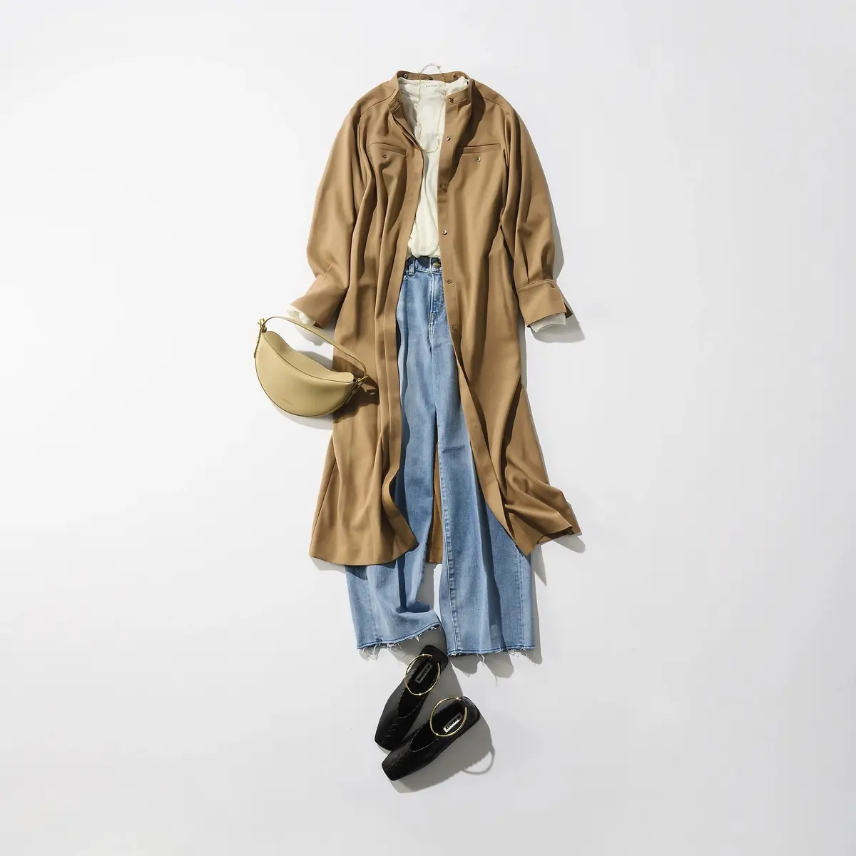 ベージュワンピース デニムコーデ