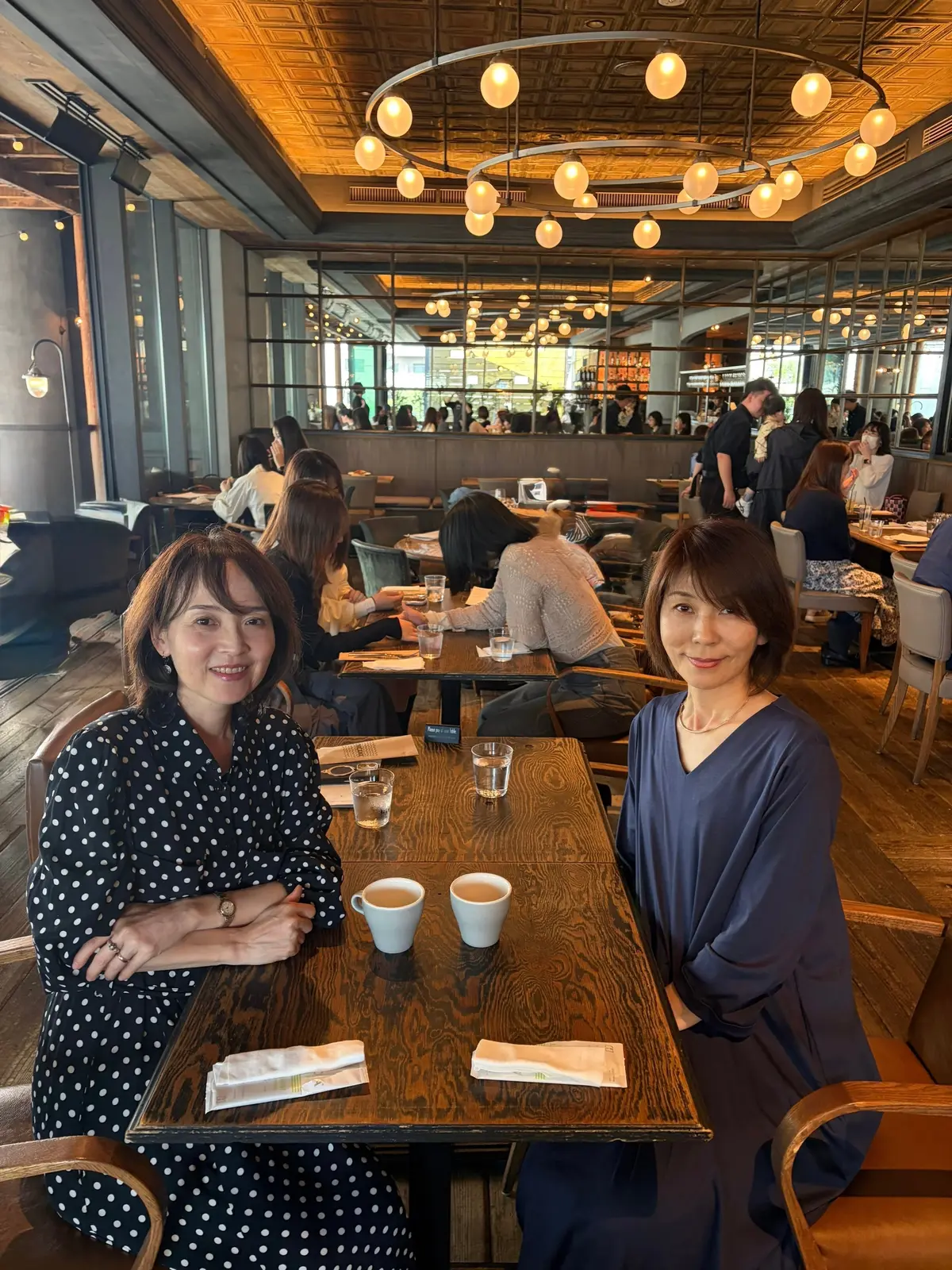 二子玉川のイタリアンレストランで「CHICAMA」でランチをする女性二人組