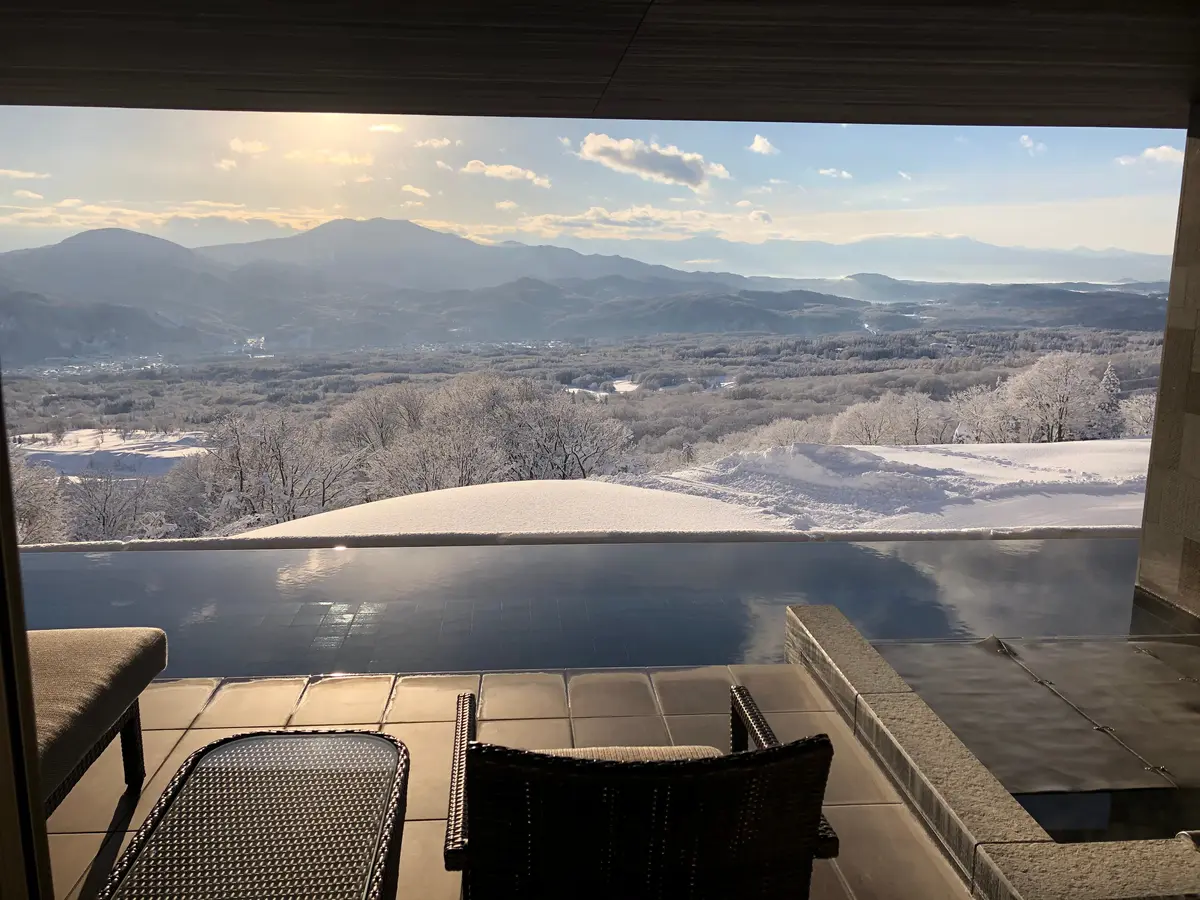 客室露天風呂付きのお部屋で、スキーをするの画像_5