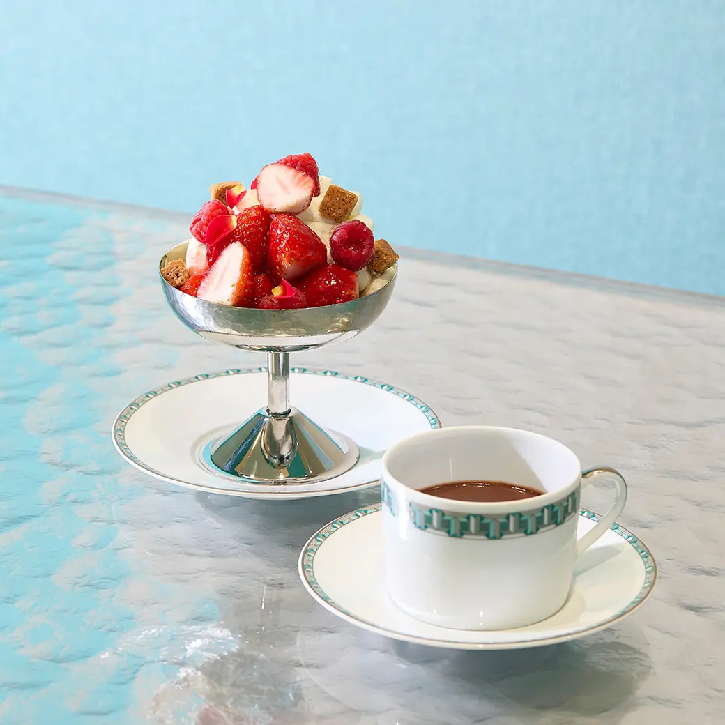 アフタヌーンティ―　ティファニー銀座Blue Box Café by Natsuko Shoji ショコラショー（ストロベリートッピング クリーム付き）