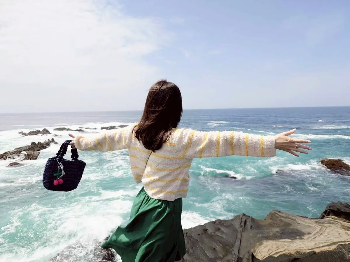 荒々しい波と美しい岩礁　ふふ城ヶ島 海風の画像_20