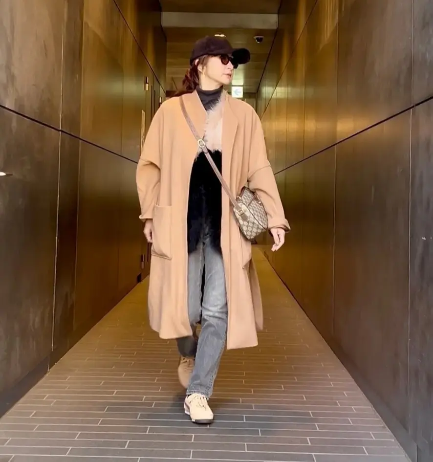 スニーカー キャメルカラー　上品カジュアル