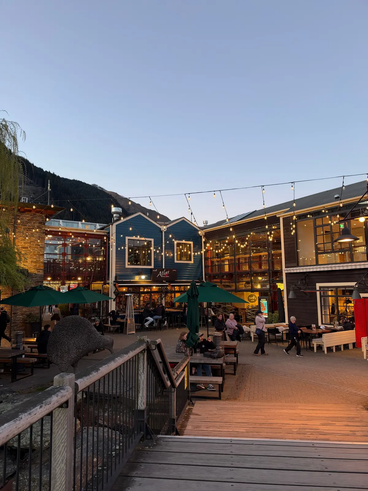 ニュージーランド　クイーンズタウン　ワカティプ湖　newzealand　queenstown　絶景　湖　自然　skyline ゴンドラ　FERGBUGER