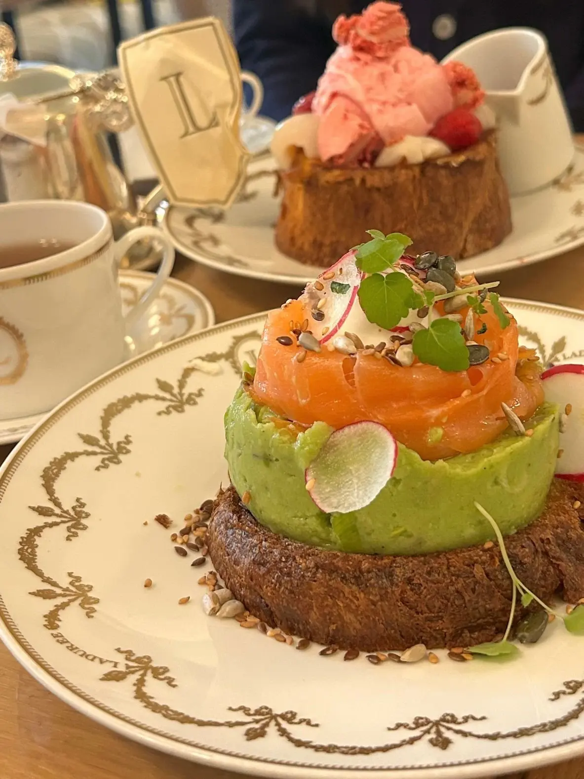 ラデュレ　メニュー　Ladurée Paris　　パリ