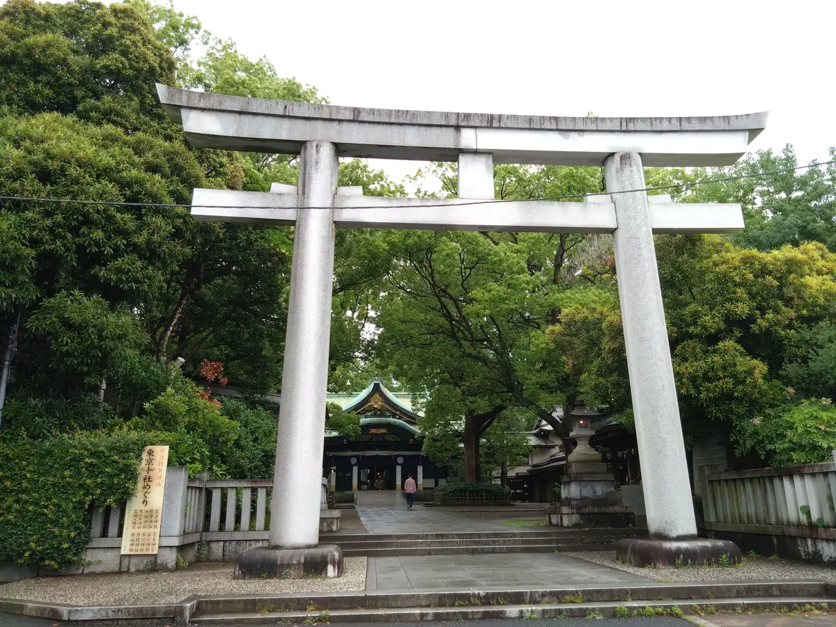 石造りの鳥居