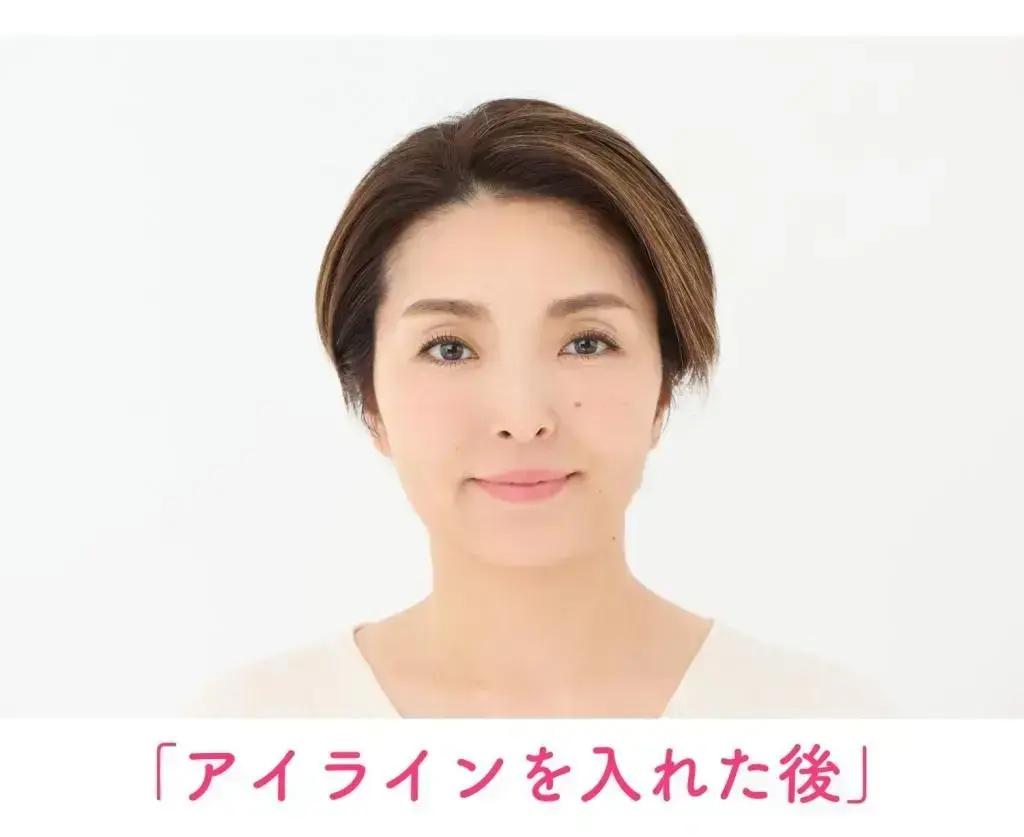 まつ毛の下側にアイラインを入れた後