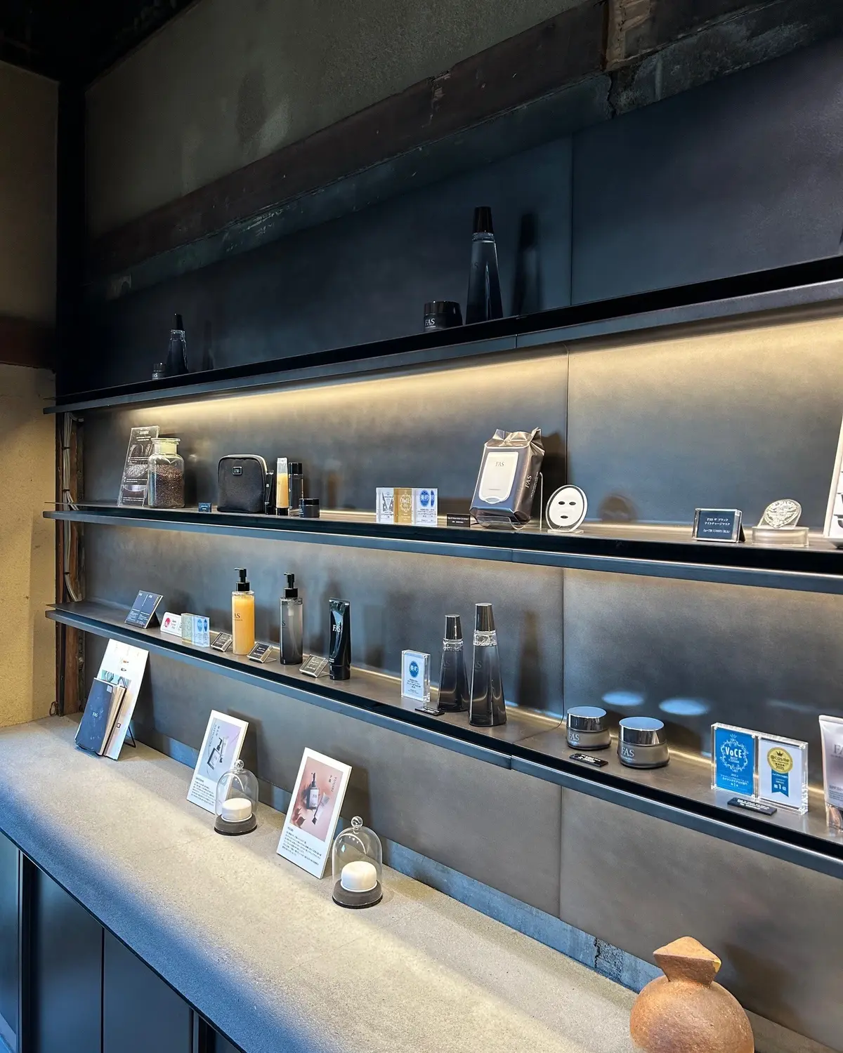 トレンチコート＆スニーカーコーデで早春のの画像_7