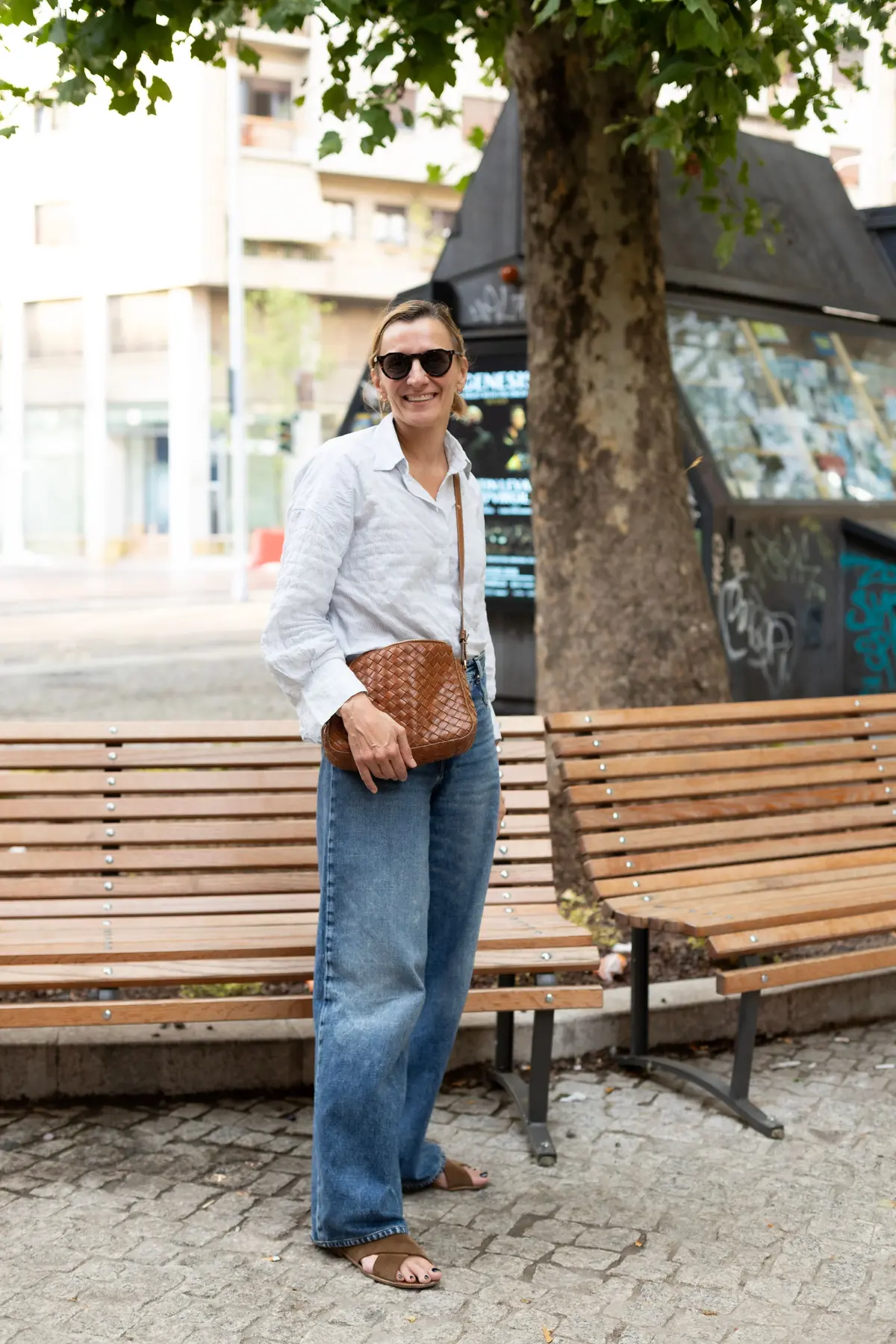 Hod Parisのシャツ Nine In The Morningのデニムパンツ　夏コーデ　海外ファッションスナップ