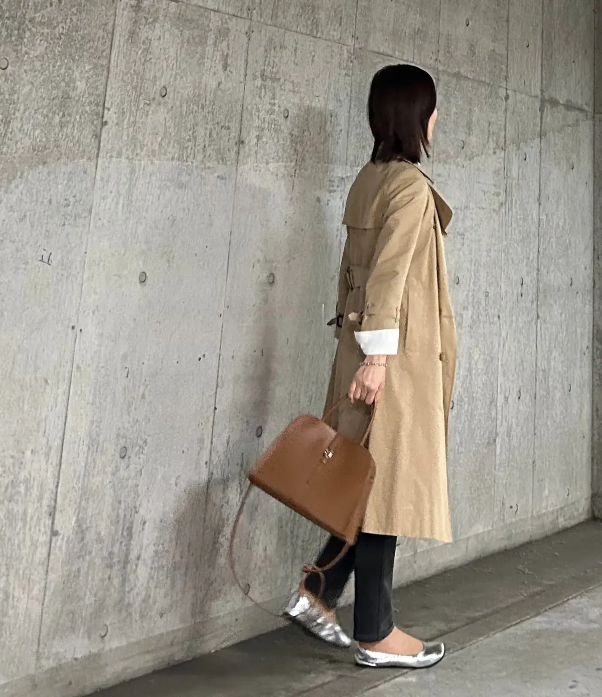 50代　トレンチコートコーデ　バーバリー　