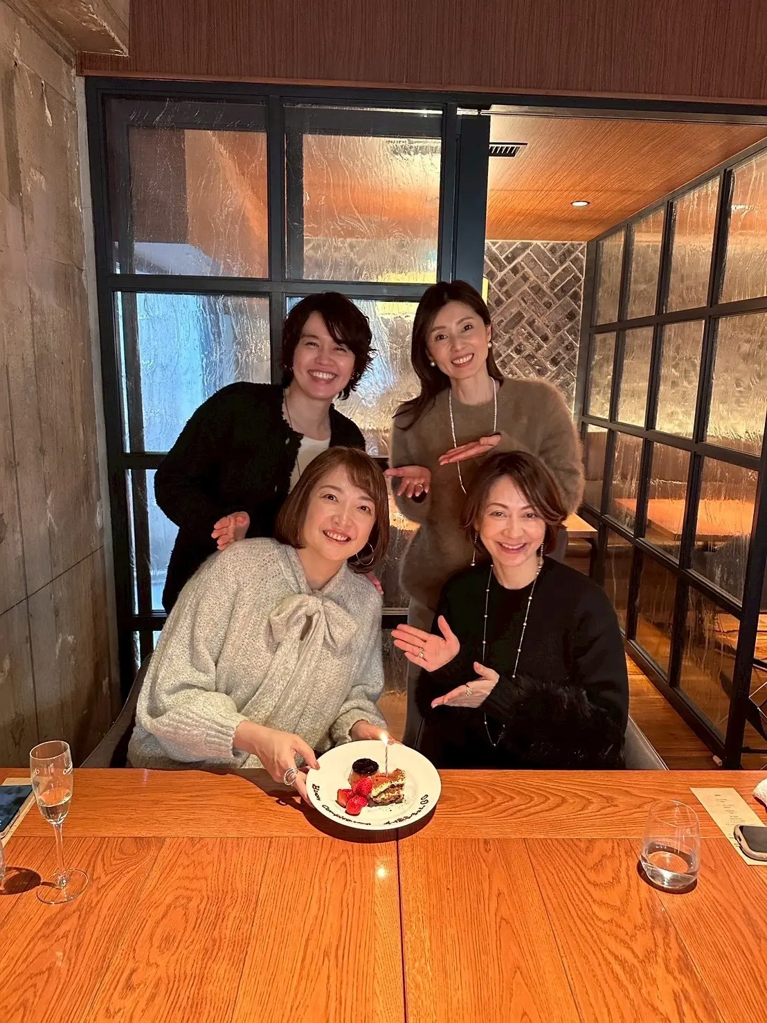 エクラ華組　梅澤千佳子　梁瀬理砂　水口宜子　岡部みわこ