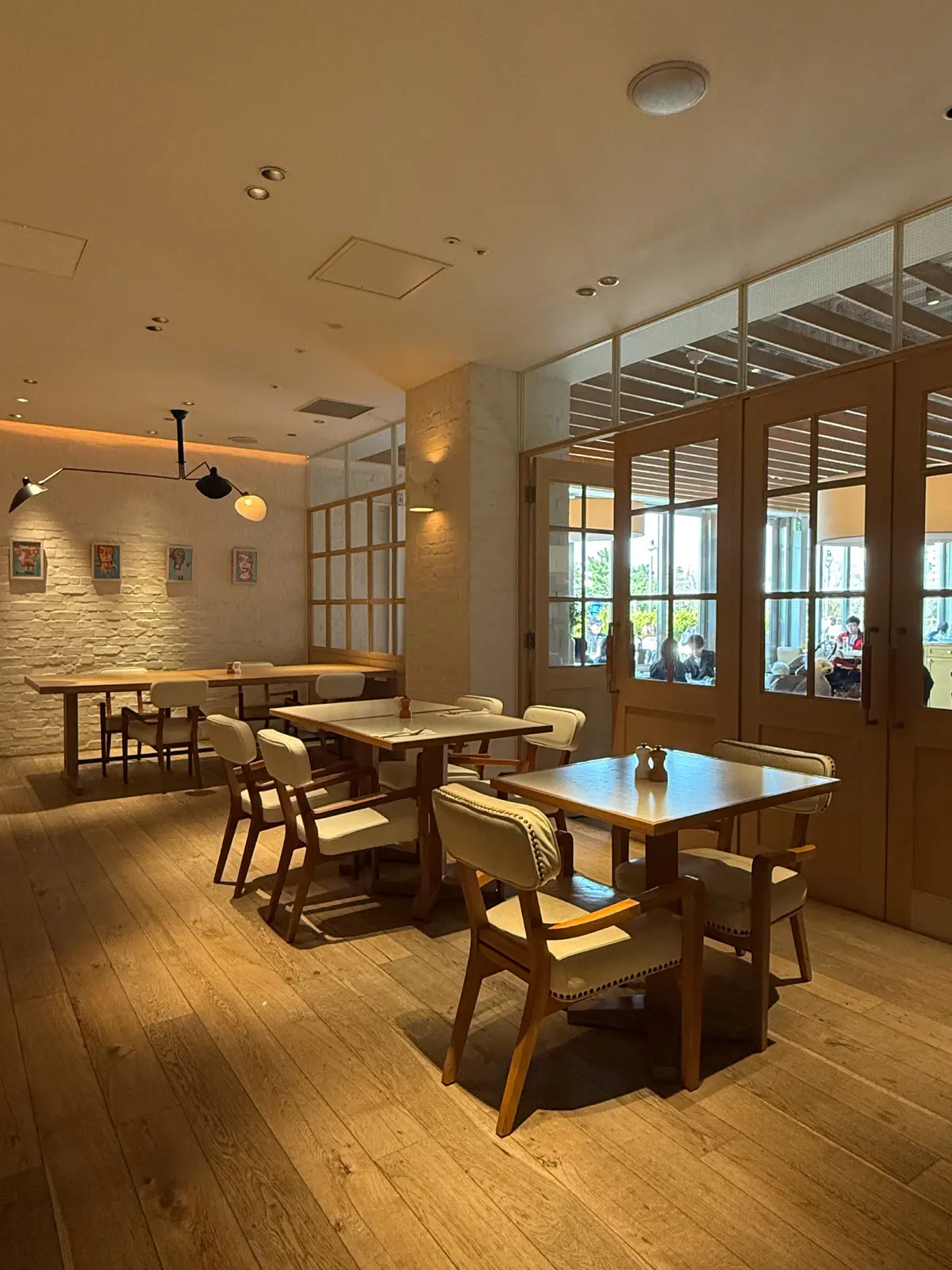 ビルズお台場店　店内写真