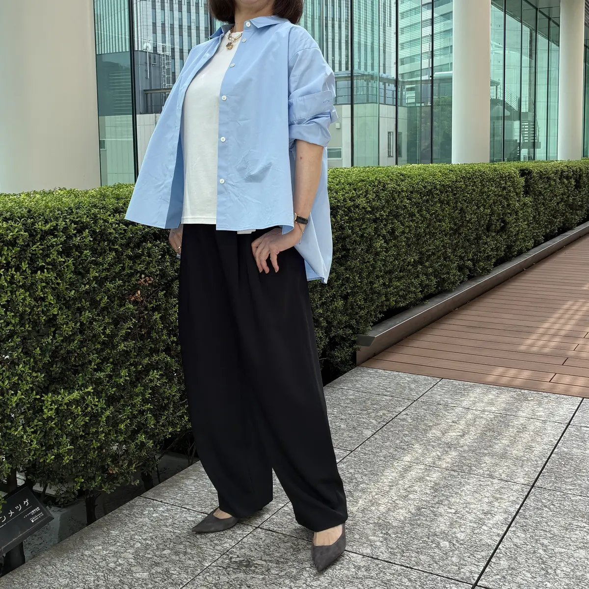 drawell for E by eclat バックタックフレアシャツ ￥25,300　を着用したＦ美