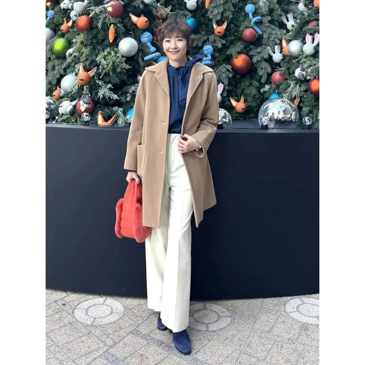 【40代・50代 白パンツコーデ7選】装いに抜け感と清潔感をプラスしてくれる冬の頼れるアイテム